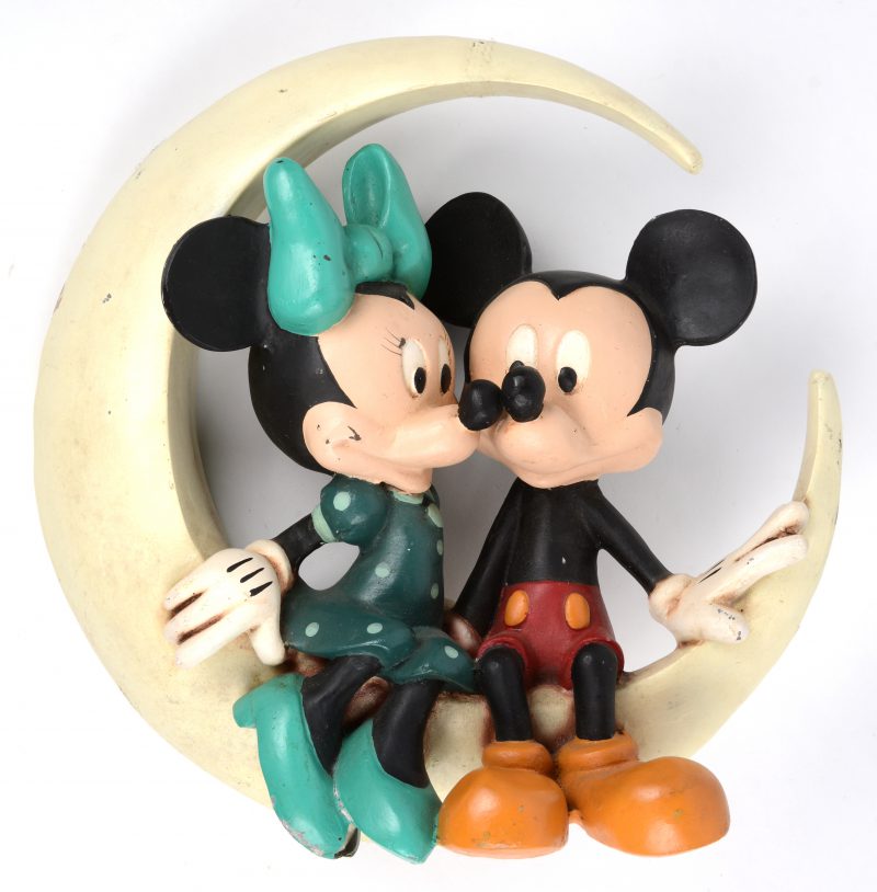 “Mickey en Minnie”. Een kunststoffen groepje. Gemerkt van Disney.