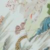 Een reeks van vier Chinees porseleinen bordjes met meerkleurige landschapsdecors. Tijdperk Qianlong. Enkele randschilfers en twee met haarscheur.
