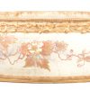 Een aardewerken sierjardinière met meerkleurig en verguld bladerdecor. Onderaan gemerkt.