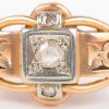 Een 18 K geelgouden ring bezet met een diamant oude slijp met een gezamenlijk gewicht van +- 0,20 ct.