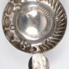 Een lot zilver, bestaande uit een wijnfilter met Engelse keuren, en twee tastevins, waarbij één met een munt met beeltenis van Karel IV van Spanje uit 1796.
