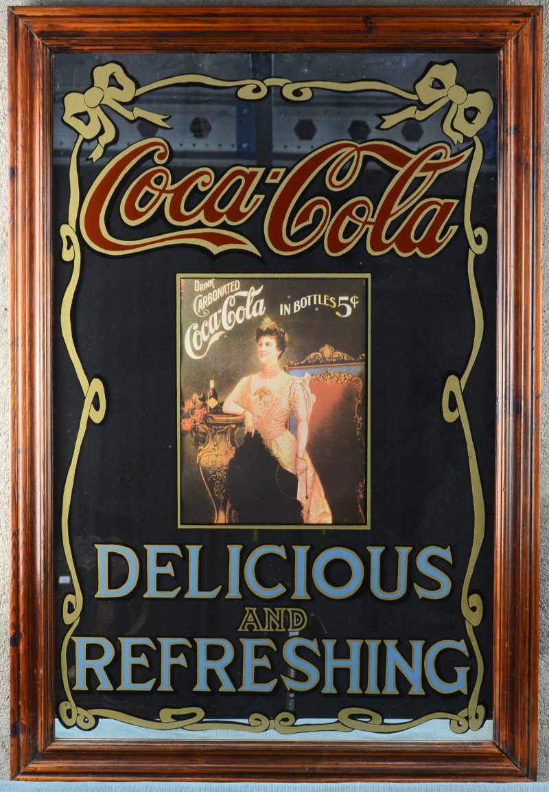 Een reclamespiegel van Coca Cola.