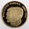Een geelgouden medaille 18K ter gelegenheid van de 25ste huwelijksjubileum van Boudewijn en Fabiola (11 g). We voegen er een soortgelijke medaille van zilver aan toe (12 g) evenals een soortgelijke kleinere geelgouden medaille 18K (6 g).