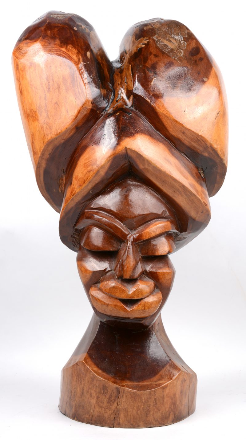 Een Afrikaans houten beeld.