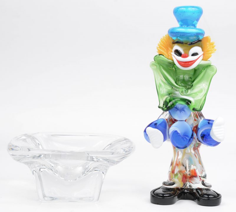 Een clown en een asbak van Muranoglas.