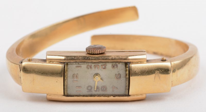 Een 18 K geelgouden dameshorloge met 18 K geelgouden armband.