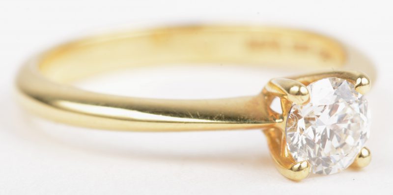 Een 18 K geelgouden ring bezet met een solitair van +- 0,60 ct.