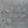 Een kristallen glasservies, bestaande uit twaalf waterglazen, elf rodewijnglazen, elf wittewijnglazen en vijf champagnefluiten.