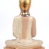 Een Boeddha van gepolychromeerd en verguld Spaans porselein.