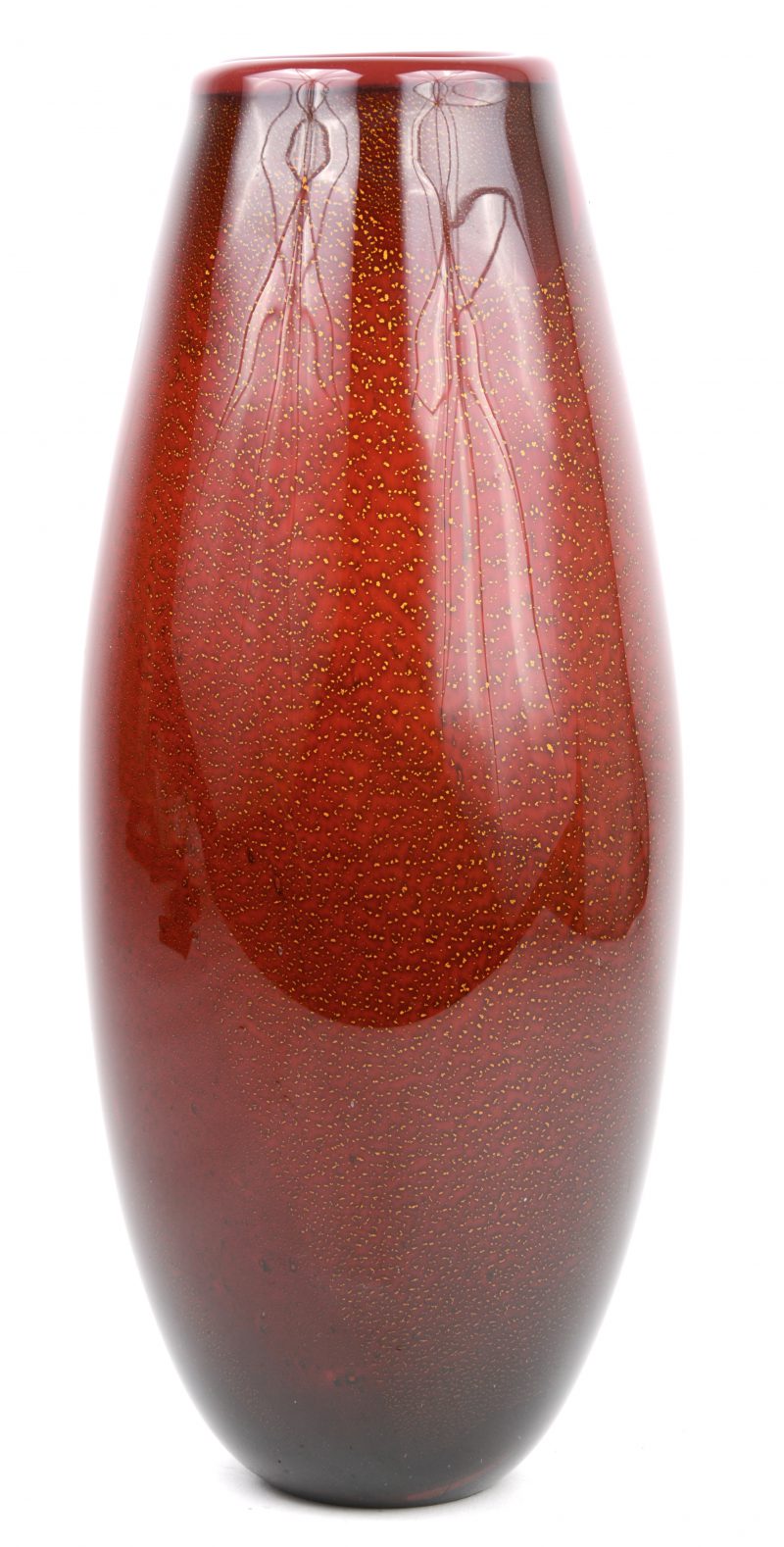 Een vaas van rood Muranoglas.