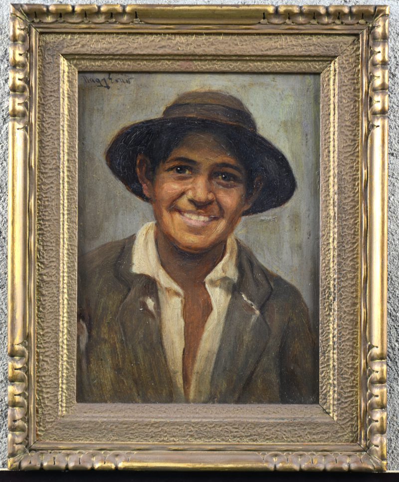 “Portret van een lachende jongeman”. Olieverf op paneel. Gesigneerd en op de verso gedateerd 1925.