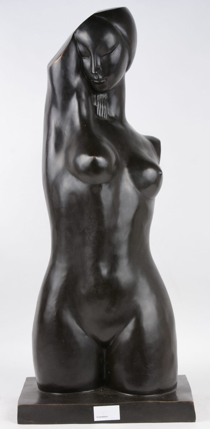 Een vrouwentorso van brons met een donker patina. Naar een werk van Boris Louet Lorski.