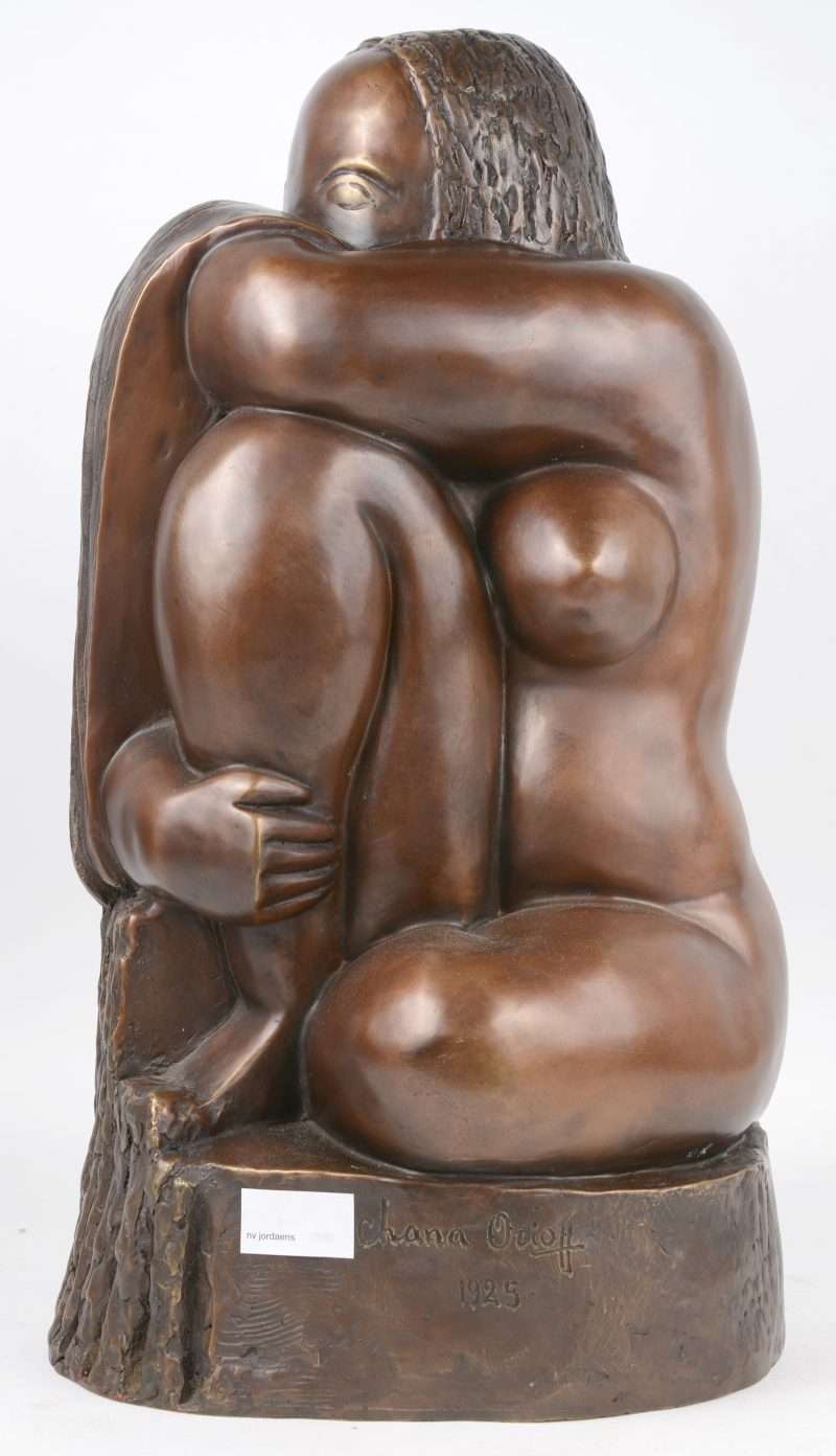 “Vrouwelijk naakt”. Een bronzen beeld naar een werk van Chana Orloff uit 1925.