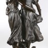 “Zusjes”. Een bronzen groep met bruin patina op zwart marmeren sokkel. Postume geut naar Louis en François Moreau.