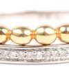 Een 18 K wit en geelgouden ring bezet met briljanten met een gezamenlijk gewicht van +- 0,12 ct.