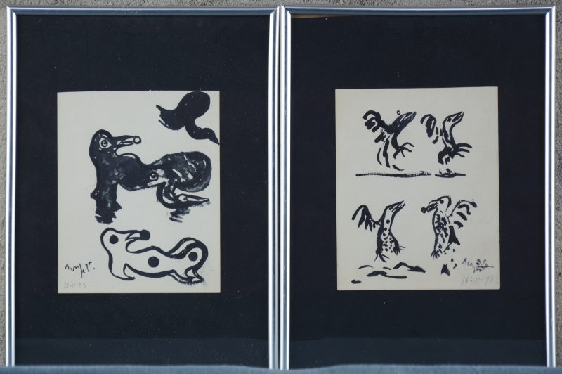 “Abstracte dieren”. Een paar inkttekeningen op papier. Gesigneerd en gedateerd ‘93.