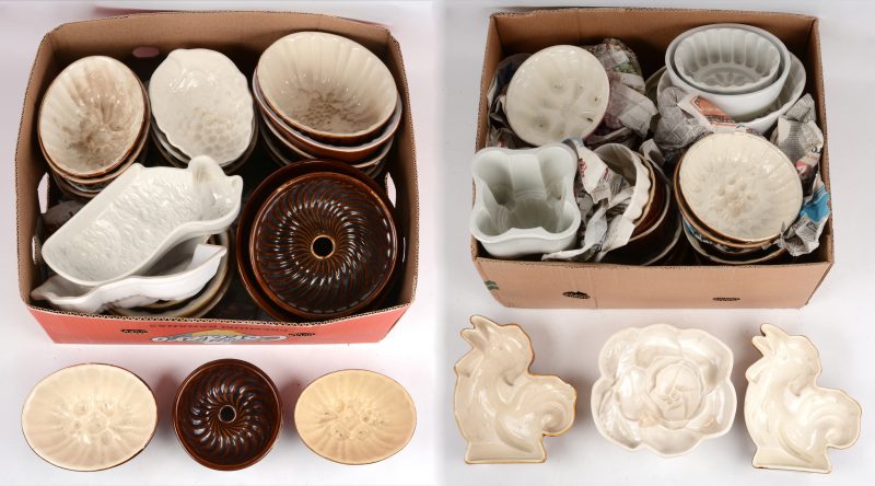 Een verzameling van 52 aardewerken puddingvormen in zeer gevarieerde uitvoeringen. Met begeleidende uitgave “Pudding in al zijn vormen”.