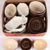 Een verzameling van 52 aardewerken puddingvormen in zeer gevarieerde uitvoeringen. Met begeleidende uitgave “Pudding in al zijn vormen”.