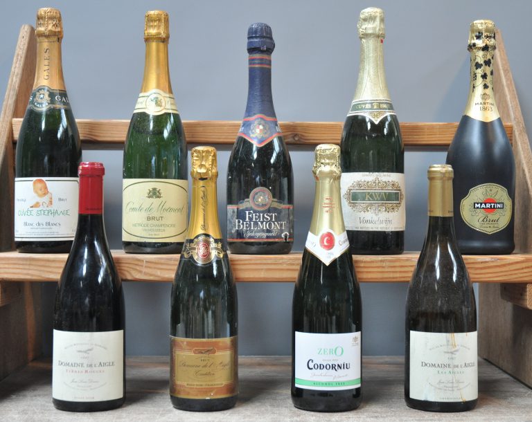 Lot wijn aantal 9 Bt. Martini Brut aantal 1 Bt. KWV Brut Vonkelwijn