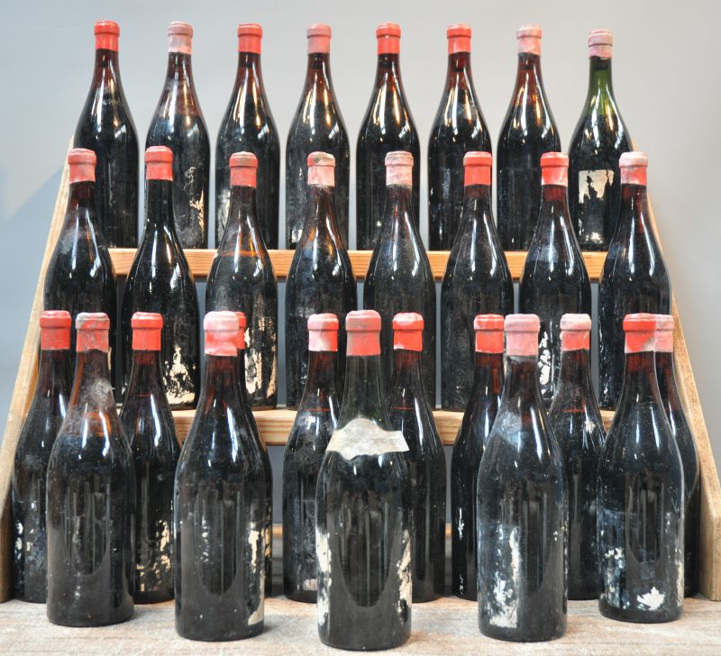 Lot rode Bourgogne      1959  aantal: 29 Bt. Zonder etiketten