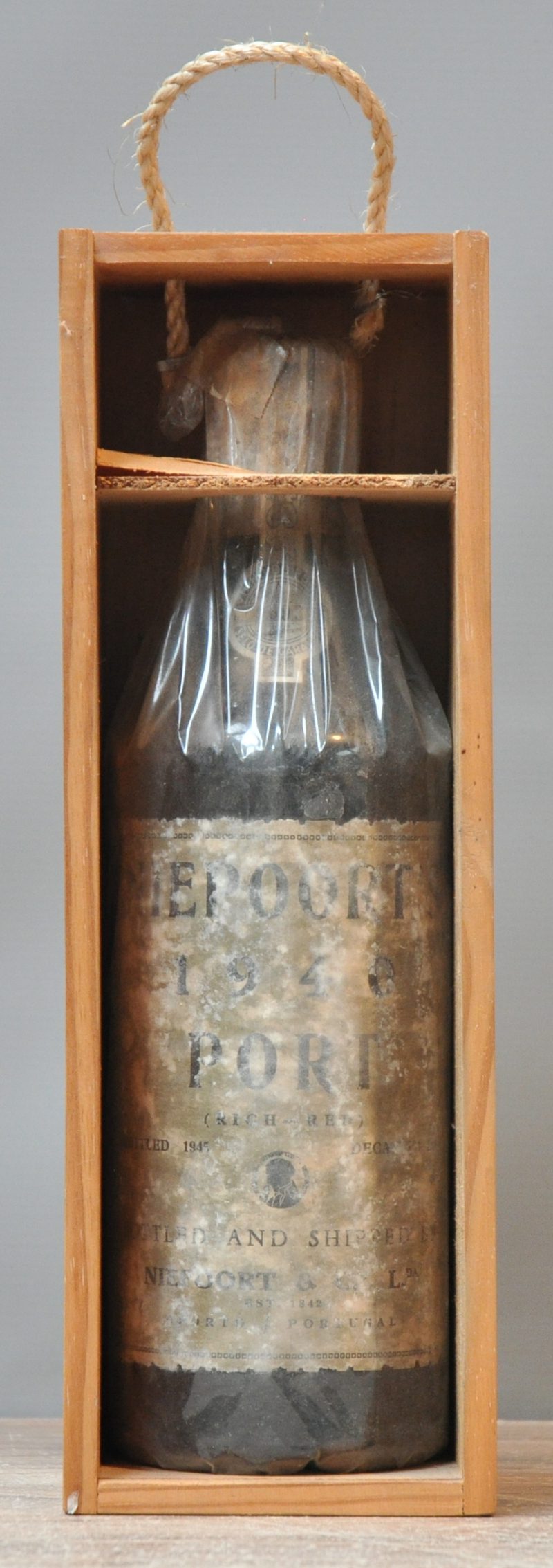 Niepoort Porto     O.K. 1940  aantal: 1 Bt. bottled 1945, decanted 1976