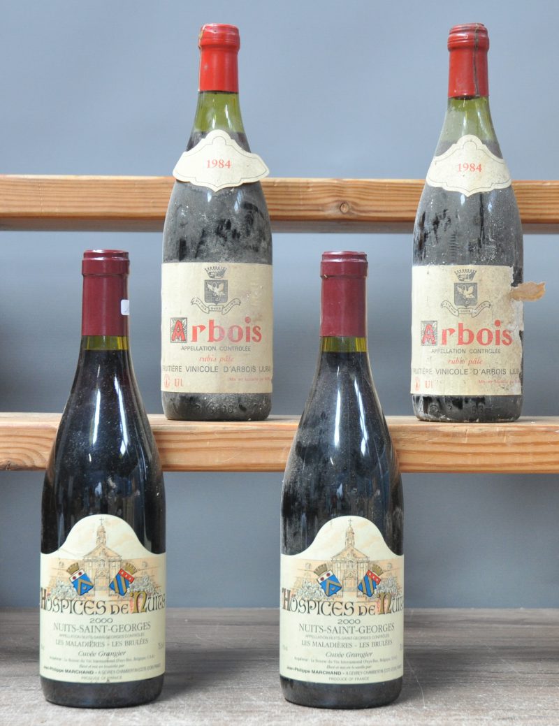 Lot rode wijn        aantal: 4 Bt.    Fruitière Vinicole d’Arbois A.C. Arbois   M.O.  1984  aantal: 2 Bt.    Hospices de Nuits Les Maladières - Les Brûlées A.C. Nuits-Saint-Georges  Jean-Philippe Marchand M.O.  2000  aantal: 2 Bt.