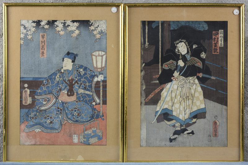 “Kabuki-acteurs”. Twee Japanse houtsneden. Ingekleurd. Enige slijtage.