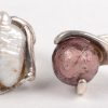 Een lot zilveren juwelen waaronder twee ringen en kettingen met hangers bezet met parels en kristal.