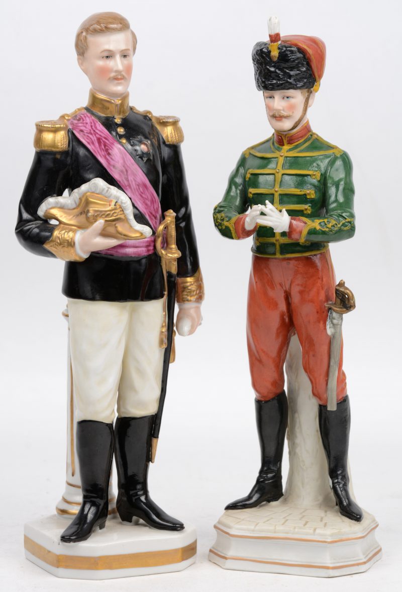 ‘Albert I en een Pruisische soldaat.’ Porseleinen beeldjes. Soldaat gemerkt.