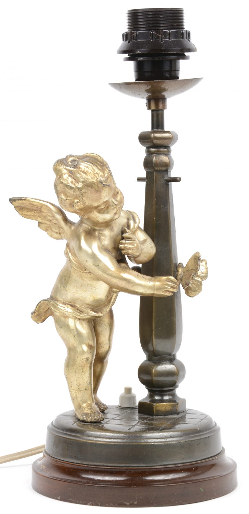 Een lampvoet met verguld bronzen engeltje met vlinder.