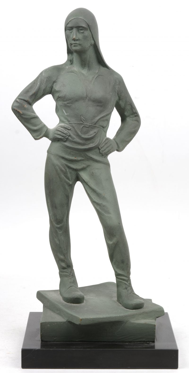 “De buildrager”. Een groengepatineerd bronzen beeld op arduinen sokkel naar het werk van Constantin Meunier.