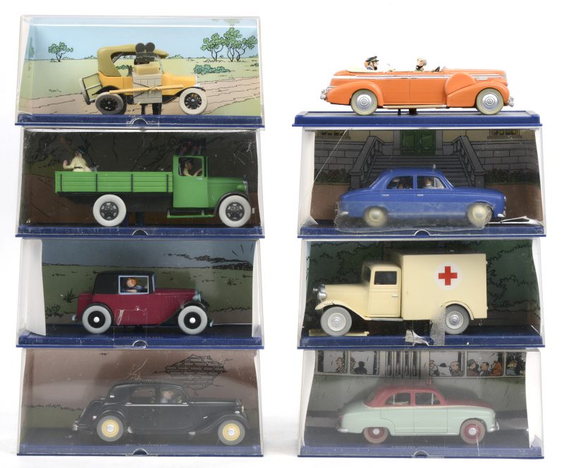 Acht miniatuurautootjes uit de reeks “Tintin en voiture”. Eén zonder doosje. Enkele gebruikssporen/ beschadigingen.