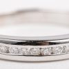 Een 18 K witgouden ring bezet met briljanten met een gezamenlijk gewicht van +- 0,22 ct.