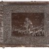 Een foto-album met lederen kaft, versierd met gedreven decor van een herder met schaapskudde. Foto’s uit de jaren ‘30