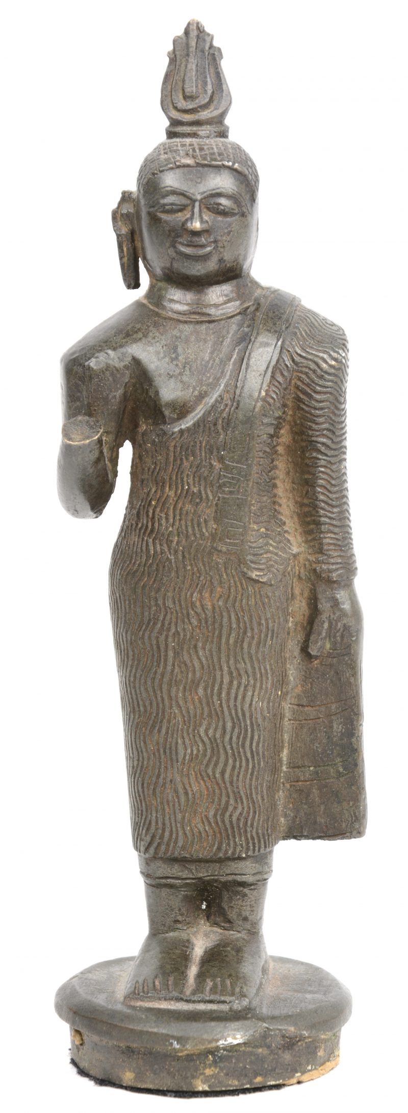 Klein antiek, massief bronzen beeldje van een staande Boeddha (hand manco). Mihintale, Sri Lanka.