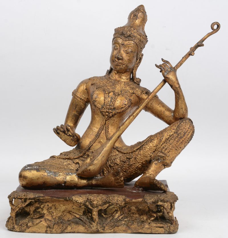 Een Tibetaanse muzikant van verguld brons.