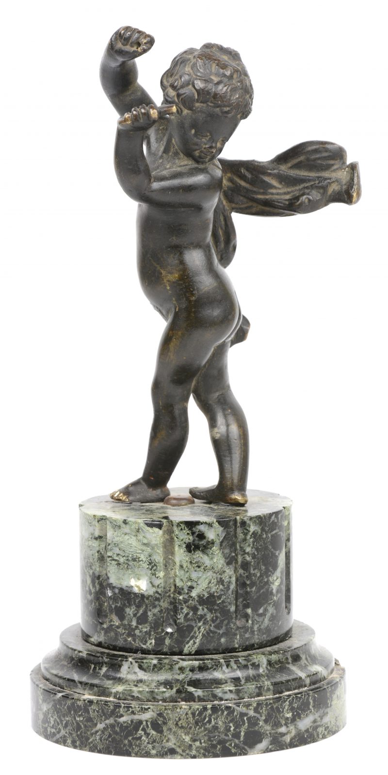 “Dansende putto”. Een beeldje van brons op groen marmeren sokkel. Vermoedelijk XVIIIe eeuw, sokkel later.