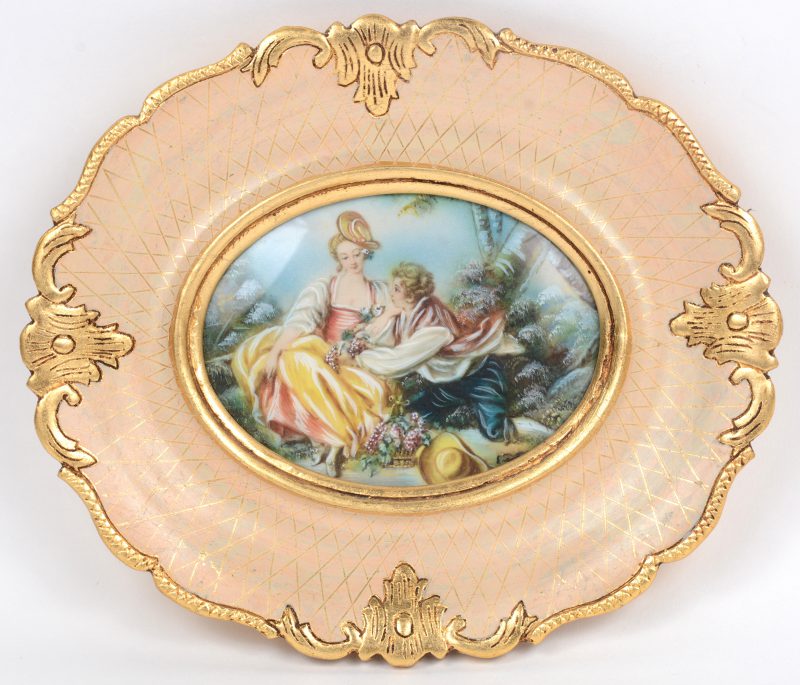 “Romantisch koppel”. Een handgeschilderd miniatuur op ivoor. Mogelijk tijdperk Napoleon III.