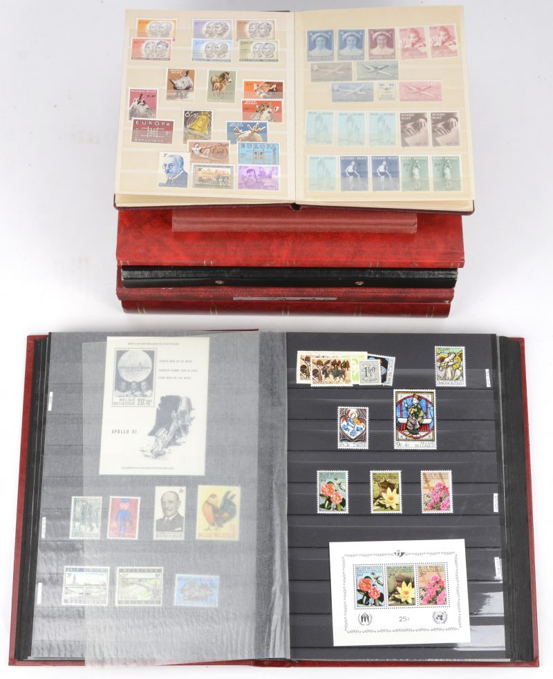 Een collectie Belgische postzegels in 7 albums.