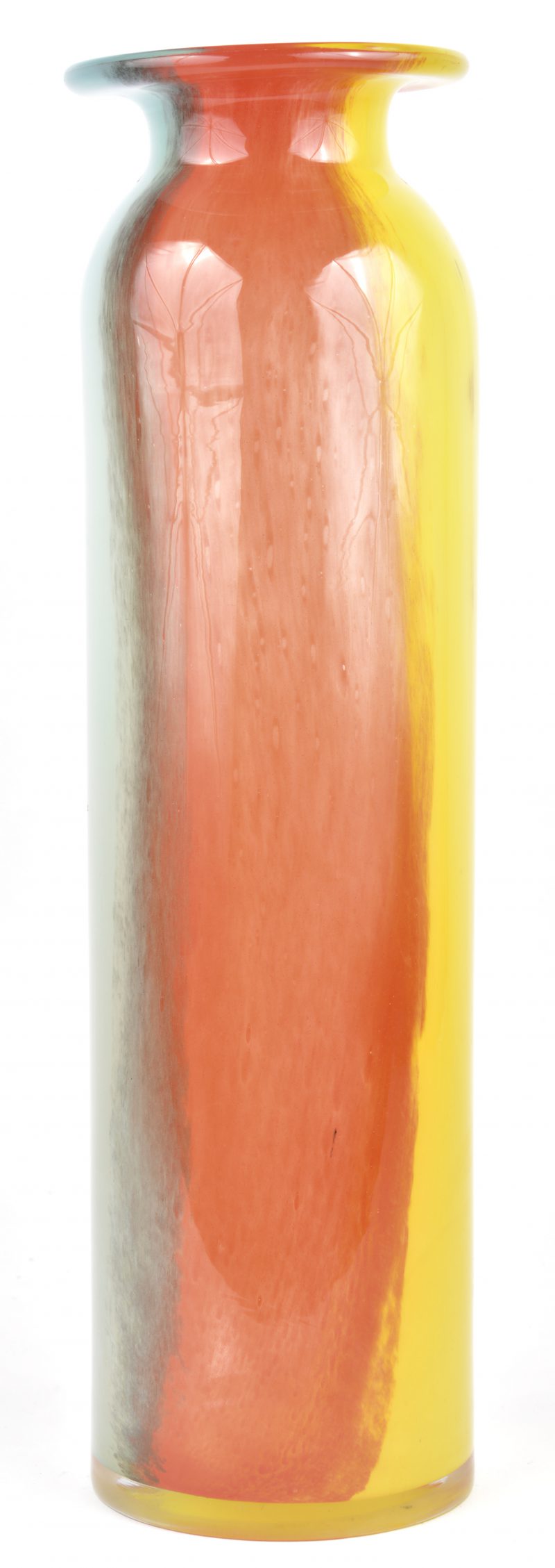 Een vaas van meerkleurig Italiaans glas.