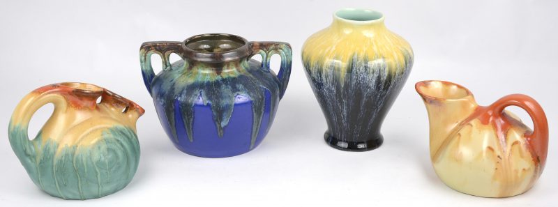 Een lot van vier verschillende vazen van meerkleurig geglazuurd Belgisch aardewerk.