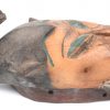 Een gepolychromeerd Afrikaans houten masker.