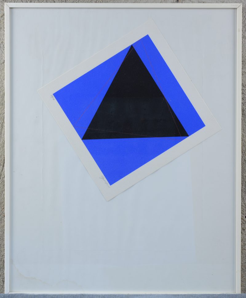 “Abstract werk in blauw met driehoek”. Een print op papier. Gesigneerd en genummerd 78/100.