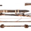 Een lot van tien, voornamelijk Afrikaanse wapens, waaronder zwaarden in lederen schede, een pijl en boog, een speer, bijltjes, enz.