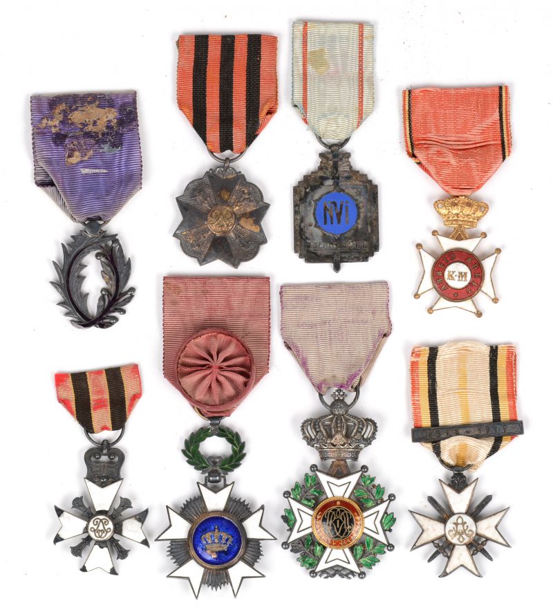 Een lot bestaande uit 8 medailles van burgemeester De Smet, Sint-Niklaas.