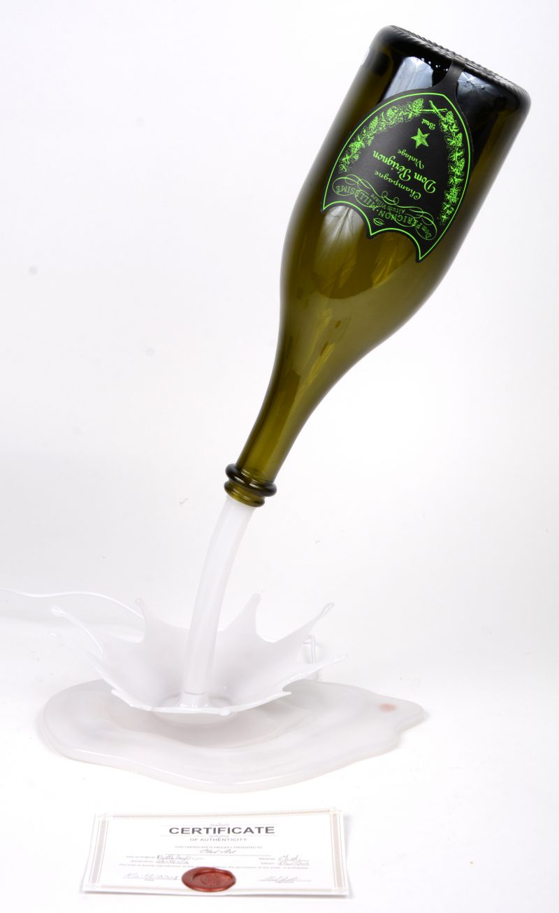 “Bottle of Dom Perignon”. Een kunstwerk met certificaat. Genummerd 13/50.