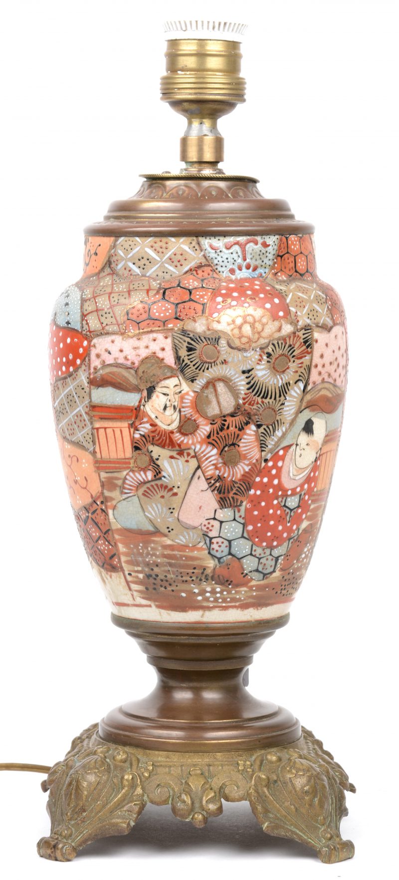 Een lampvoet van japans aardewerk.