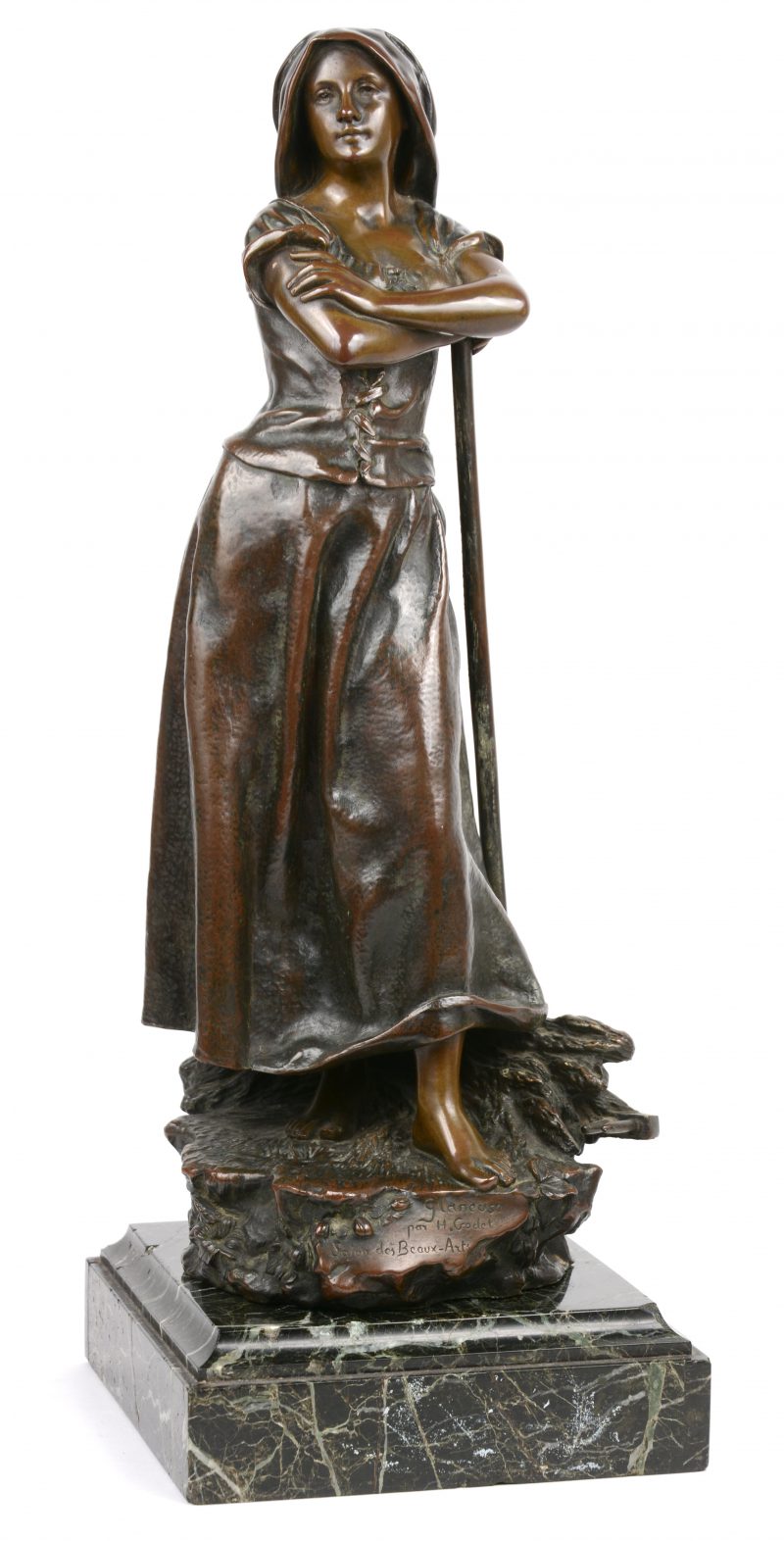 “Glaneuse”. Een bronzen beeld met bruin patina ter gelegenheid van het Salon des Beaux-arts. Met gieterijstempel. Op los voetstuk van groen marmer.