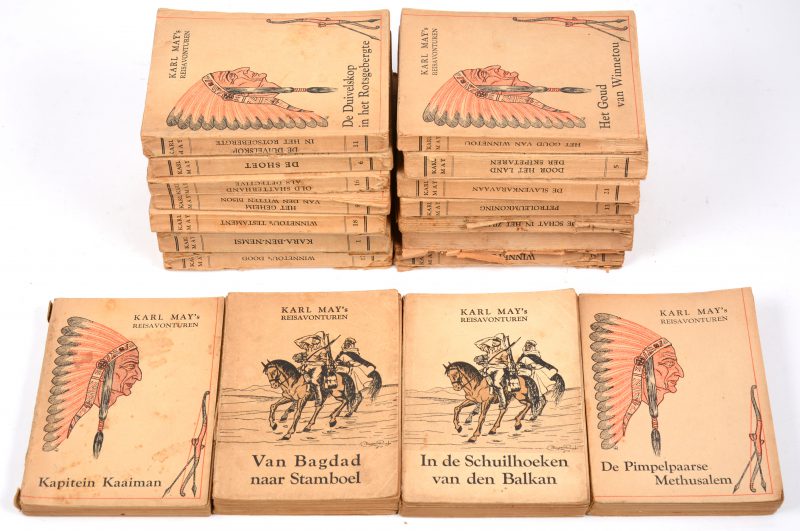 “Karl May’s Reisavonturen”. 18 delen in paperback. Oude spelling. Ed. Hollandsch Uitgeversfonds, Amsterdam.