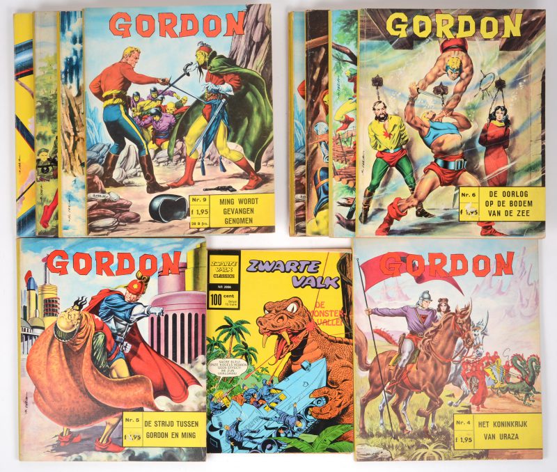 “Gordon”. 10 albums van de uitgeverij “Nooitgedacht” te Hilversum. De nummers 4 tot 9 (nr 9 tweemaal) en 11 tot 13. We voegen er een exemplaar van Zwarte Valk Classics aan toe: De Monstervallei.